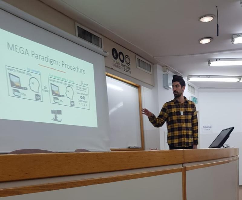 Daniel Yamin presenting the MEGA paradigm procedure in a Tel Aviv University lecture hall